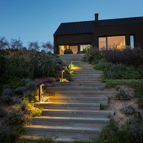 Widok na dom od jeziora